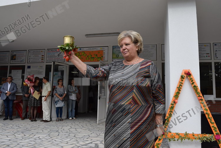 Над 1350 ученици прекрачиха прага на обновената Езикова гимназия в Кърджали