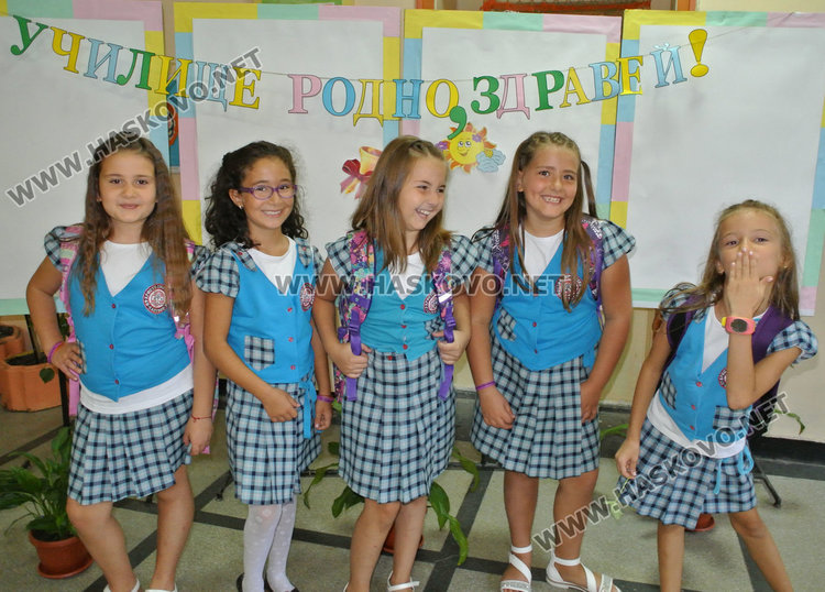 Първият училищен звънец посрещна  878 първокласници в Хасковска община