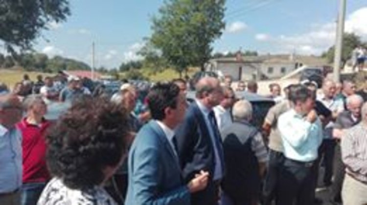 Близо 200 деца не влязоха в класните стаи заради разбит път в Кърджалийско