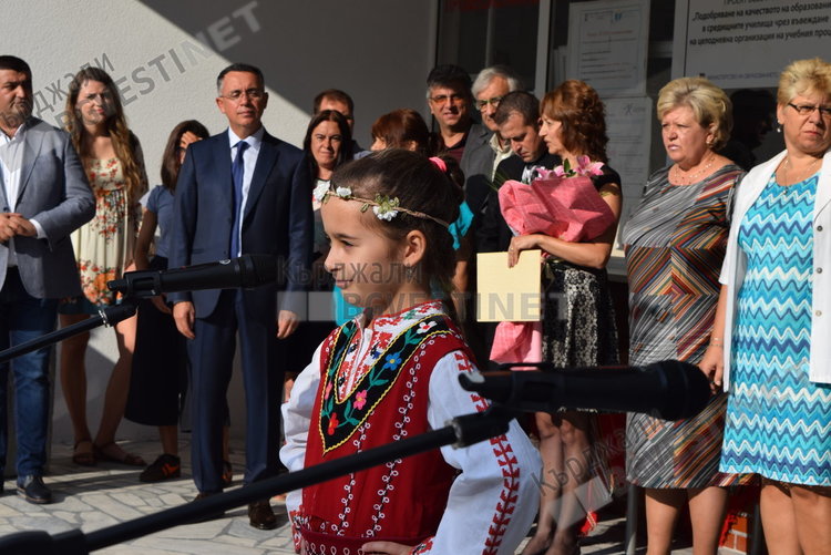 Над 1350 ученици прекрачиха прага на обновената Езикова гимназия в Кърджали