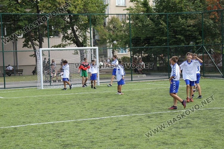 "Отрязаха лентата" на 6 обновени училищни дворове