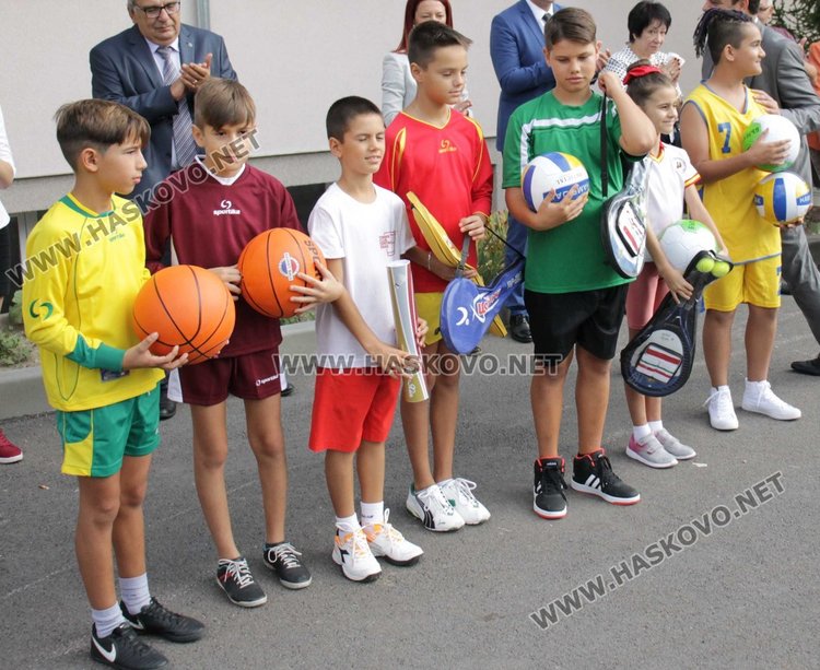 Първият звънец удари в СУ "Любен Каравелов"