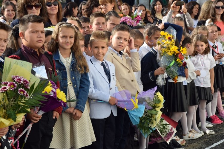 Всички първокласници в община Ардино с лично пожелание от кмета Ресми Мурад