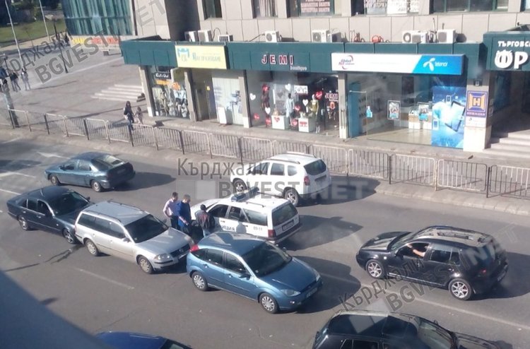 Кола отне предимство на моторист до комплекс „Орфей”, той оцеля