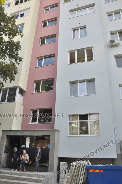 Блок на „Васил Левски“: Посрещаме зимата без прозорци, фирмата заряза санирането 