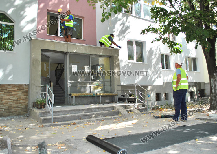 Подновиха зарязаното саниране на 34-ти блок, завършват го до две седмици