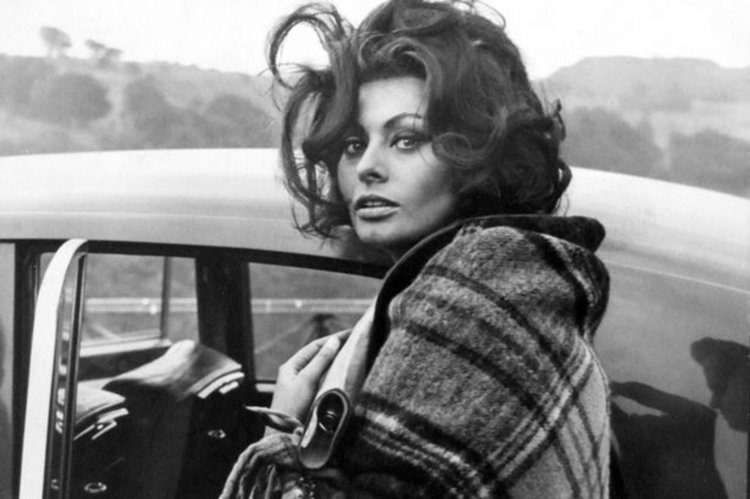 София Лорен - една икона на 84 (видео)