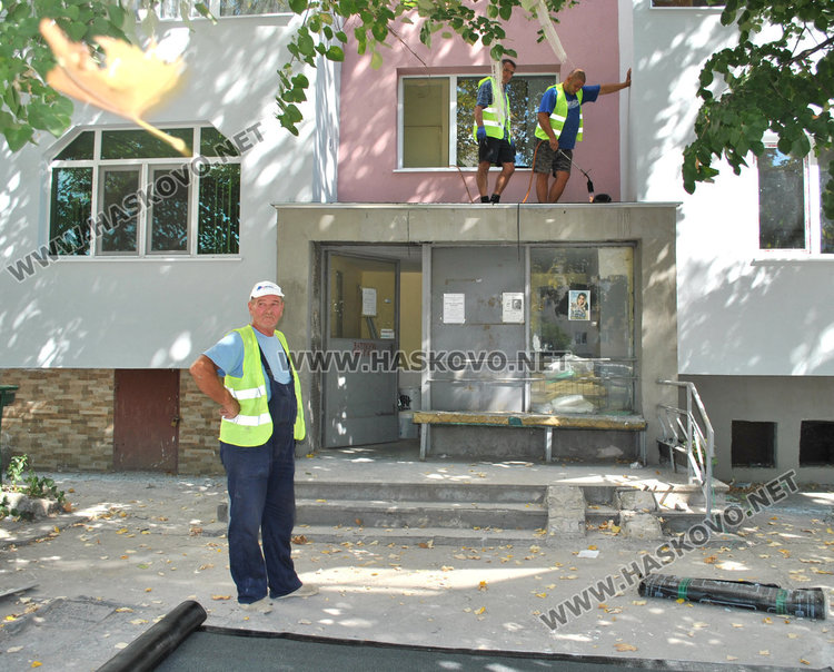 Подновиха зарязаното саниране на 34-ти блок, завършват го до две седмици