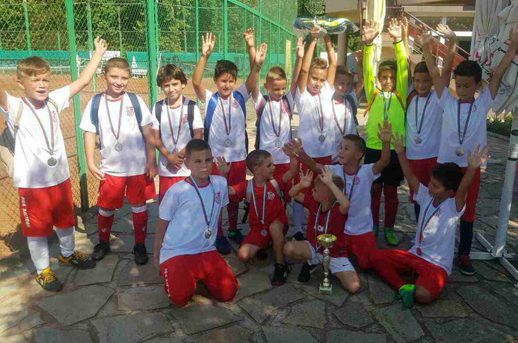 Младите футболисти на АФК „Хасково“ вдигнаха купата на турнира „Сава Савов“