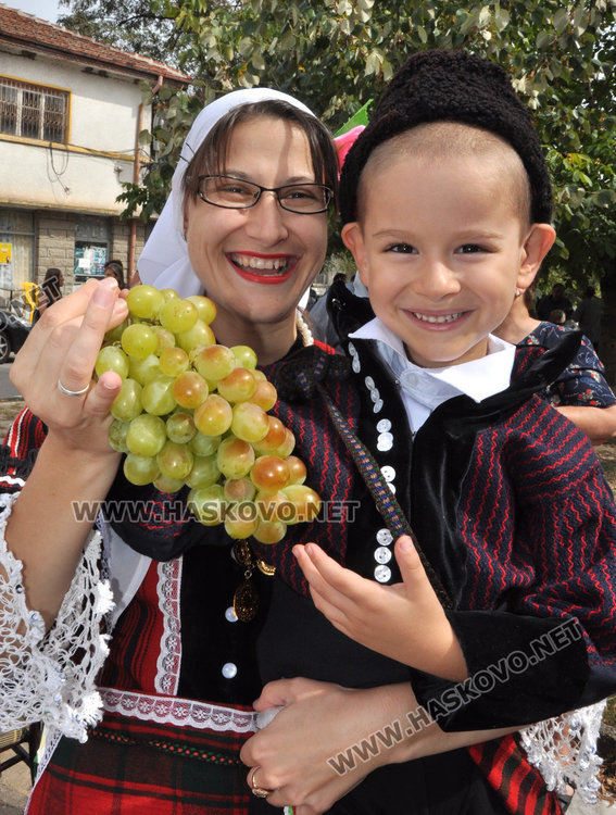 Тракийският бог на виното бере грозде в Сусам