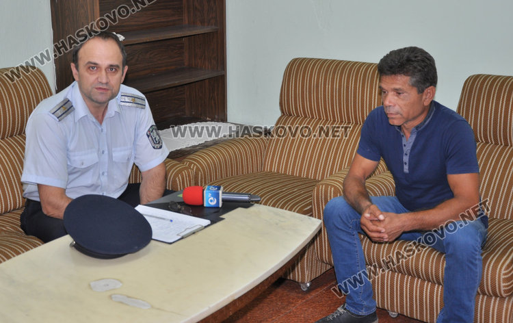 Полицаят Динко Динков и кметът Тодор Тодоров