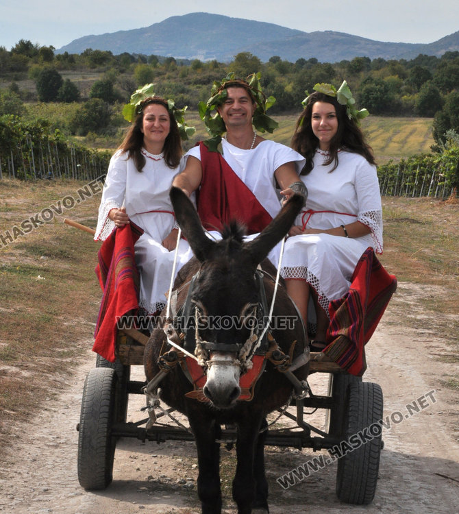 Тракийският бог на виното бере грозде в Сусам