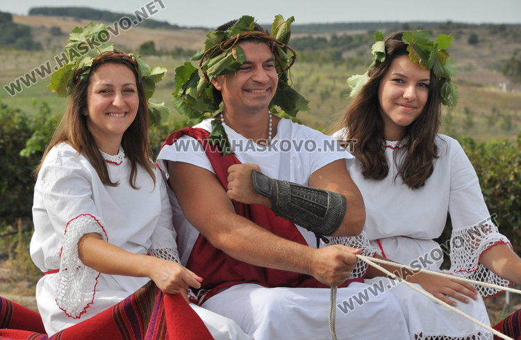 Тракийският бог на виното бере грозде в Сусам