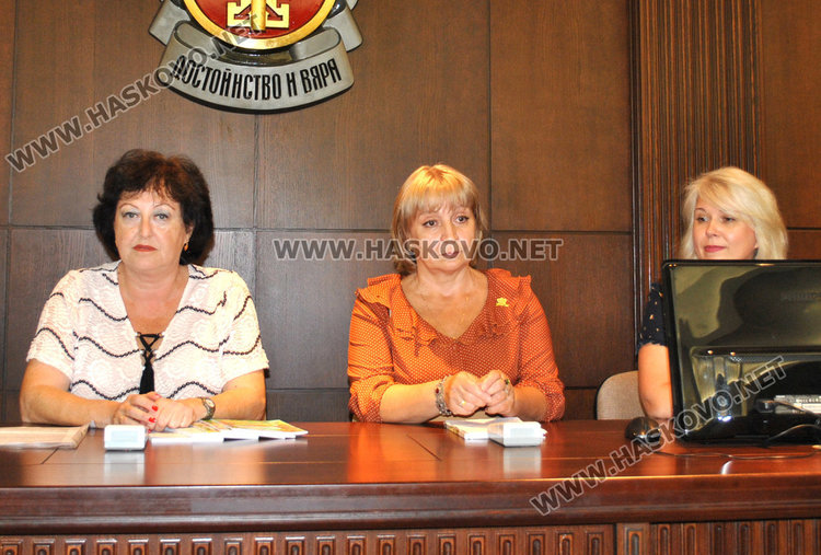 Писатели от 14 държави на посещение в Хасково