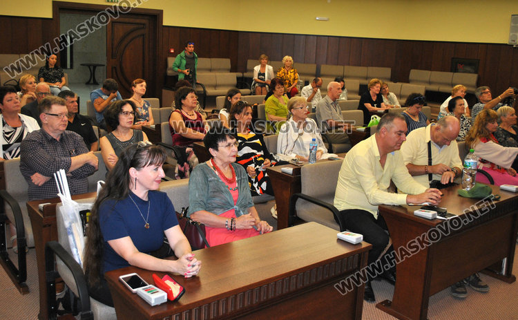 Писатели от 14 държави на посещение в Хасково