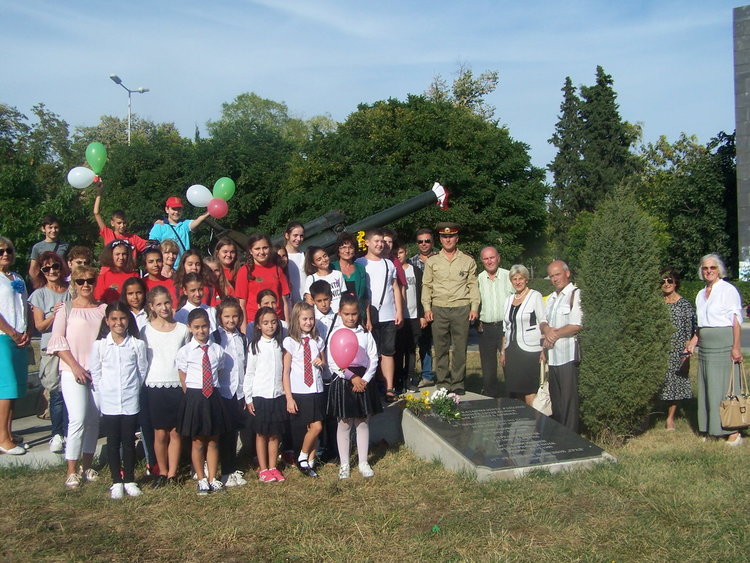 Ден на мира в Кърджали, ветерани и деца заедно на тържество          