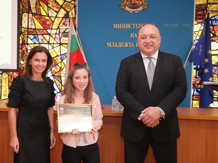 Министър Красен Кралев отличи сайта Кърджали бг вести за партньорство