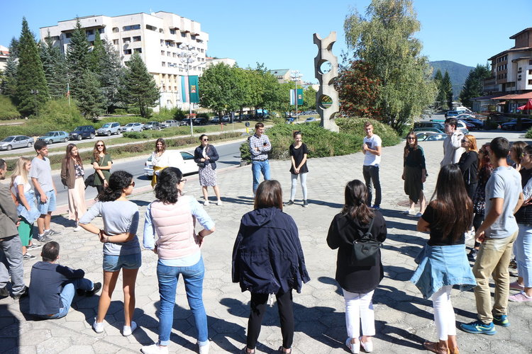 Младежи от пет държави гостуват в Смолян по еко проект-дискутират градската среда