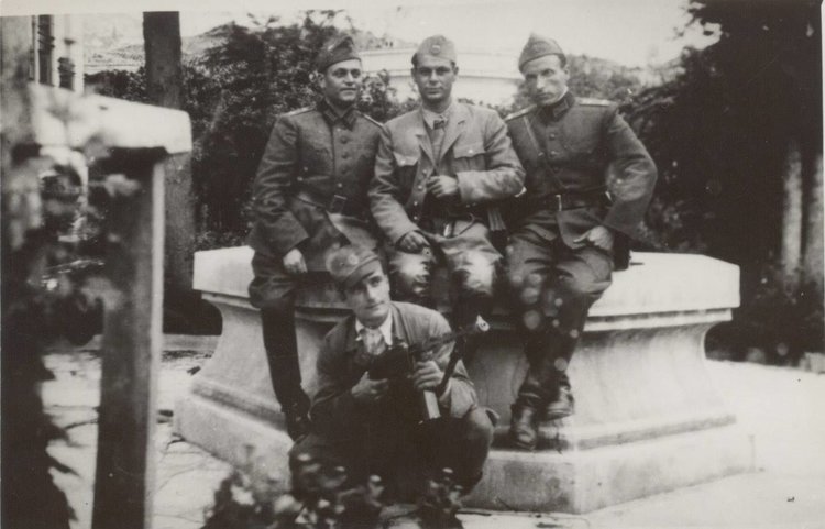 С бойни другари