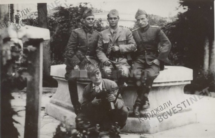 Гемеджиев с бойни другари