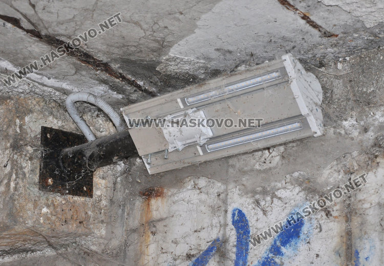 Хасковлийка: подлезът на „Раковски“ тъне в смрад, разруха и тъмнина