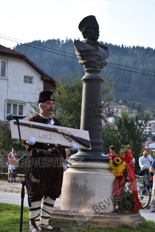 Пушката на Капитан Петко войвода предизвика фурор на Хайдушките празници в Чепеларе