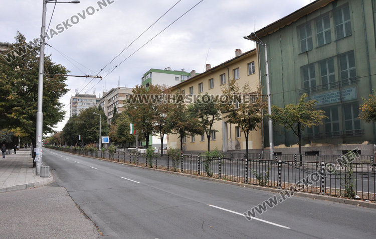 Хасковлийка: подлезът на „Раковски“ тъне в смрад, разруха и тъмнина