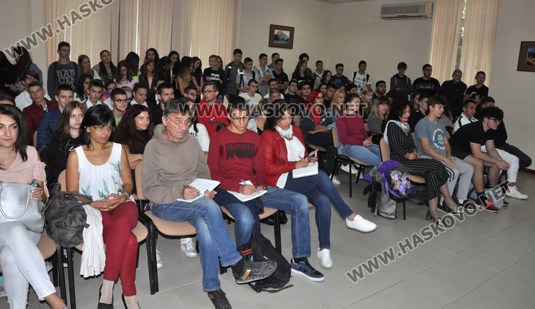 Всяко 5-то българче е имало среща на живо с непознат от интернет