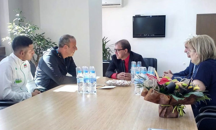 Каякарите от „Асеновец“ с нов автобус