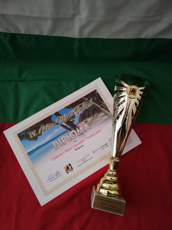 Танцьорите на „Южняче“ със статуетка и диплома от Международен фестивал в Хърватска