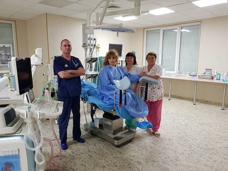 Български и италиански лекари си партнират в уникални операции на щитовидната жлеза