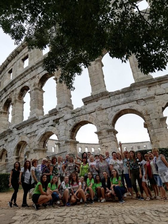 Танцьорите на „Южняче“ със статуетка и диплома от Международен фестивал в Хърватска