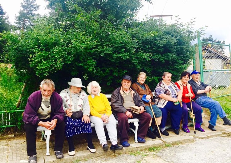 Служители от НОИ в Смолян събраха средства за възрастните хора в дома във Фатово 