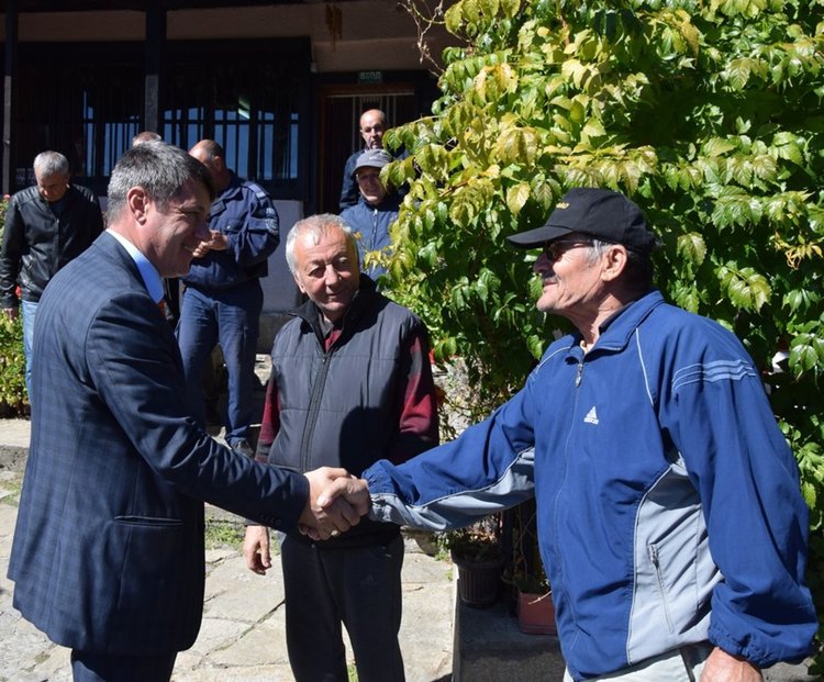 Проблеми от личен и обществен характер поставиха граждани на спонтанни срещи с Ресми Мурад