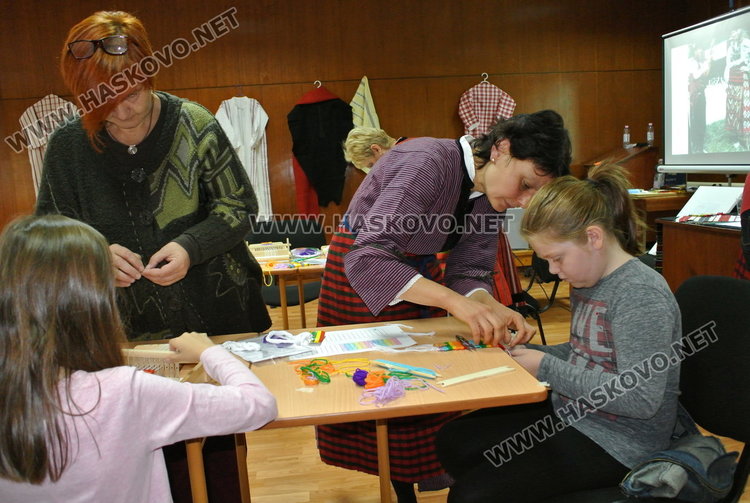 Шарени черги изтъкаха децата в Музея