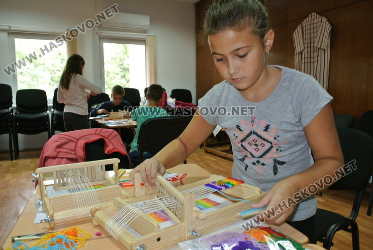 Шарени черги изтъкаха децата в Музея