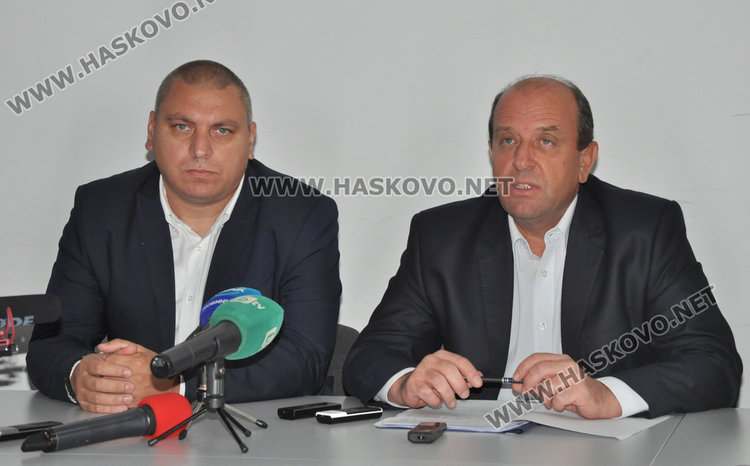 Окръжният прокурор Иван Стоянов (вдясно) и шефът на разузнаването в митниците Георги Георгиев