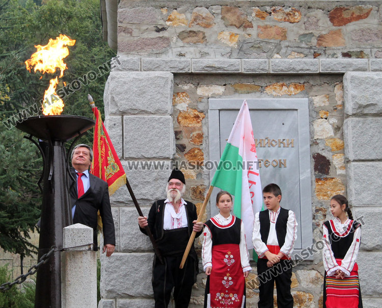 Стотици почетоха паметта на 2000 изклани тракийци край Маджарово