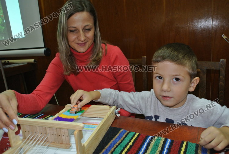 Шарени черги изтъкаха децата в Музея