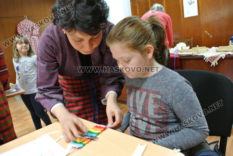 Шарени черги изтъкаха децата в Музея