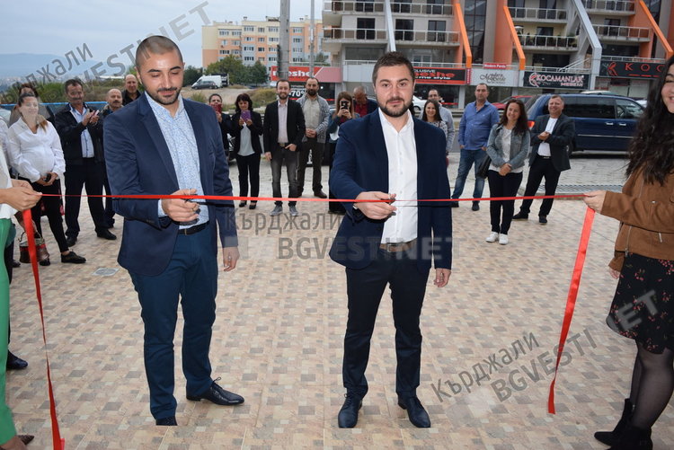 Откриха клиника за импланти  Dentakrone в Кърджали, предлага немско оборудване и швейцарски опит