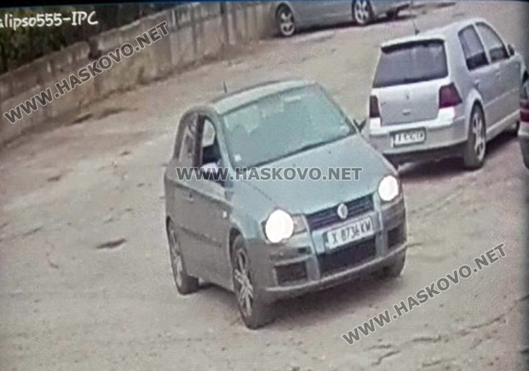 Колата, с която са пристигнали в базата задържаните. снимката е от охранителната камера на обекта