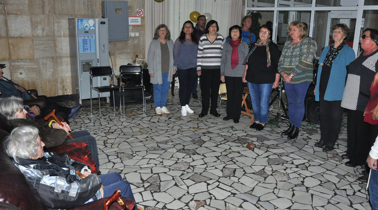 Домът за възрастни хора на „Кенана“ пълен за празника