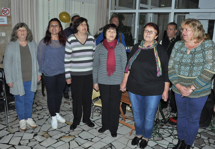 Домът за възрастни хора на „Кенана“ пълен за празника