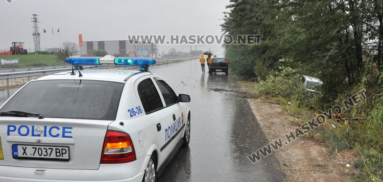 Кола на таван заради аквапланинг, друга - в канавката между Хасково и  Димитровград