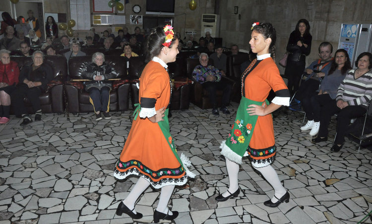 Домът за възрастни хора на „Кенана“ пълен за празника