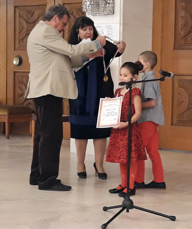 Теодора и Михаил Евтимови с призови места в конкурса „Нови гласове и песни”