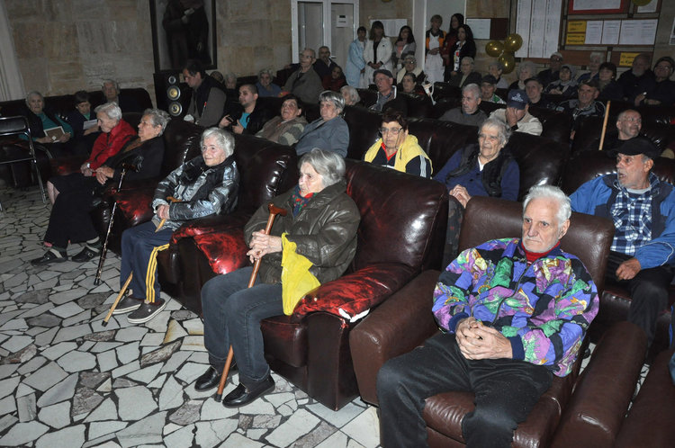 Домът за възрастни хора на „Кенана“ пълен за празника