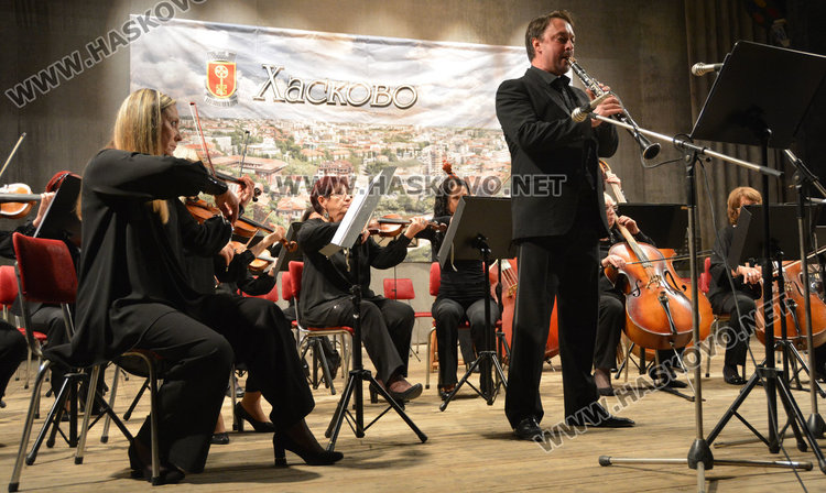 Три оркестъра и двама виртуози на бис в читалище „Заря“