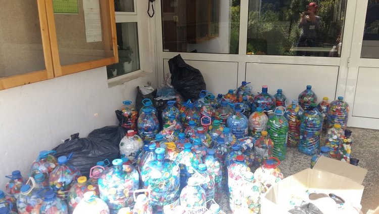 Над половин тон пластмасови капачки събрани в Смолян в поредна кампания за кувьоз